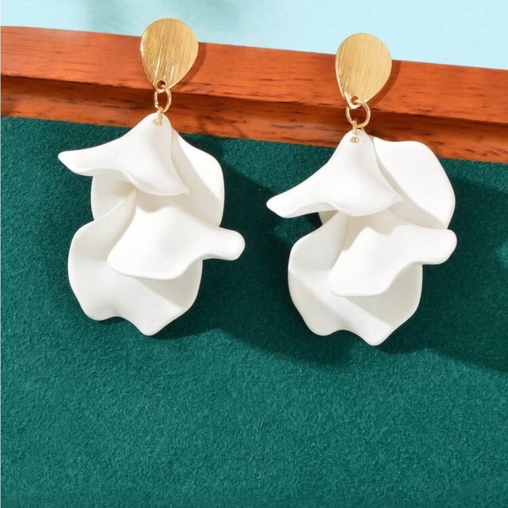 366. Elegant White Petal Drop Earrings with Gold Posts